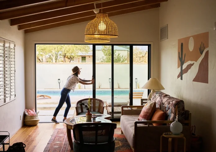 Airbnb: ΑΑΔΕ ελέγχει αδήλωτα εισοδήματα τεσσάρων ετών