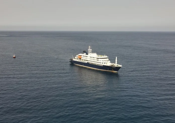 Άνδρας που έχει αποβιβαστεί από το κρουαζιερόπλοιο MV Hondius νόσησε με χανταϊό