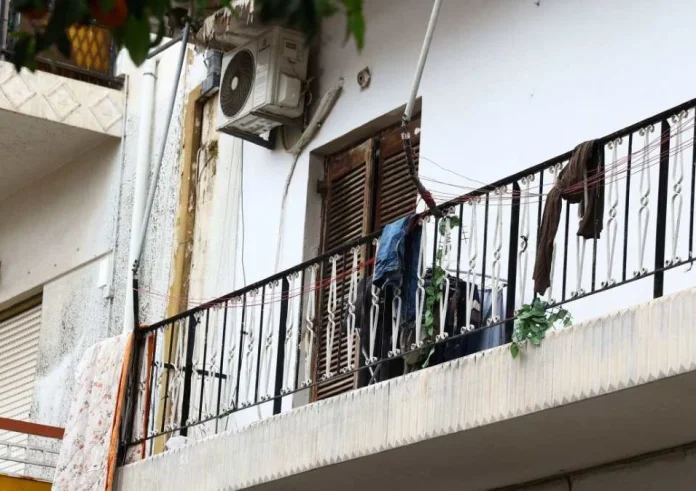 Σοκ στους Αγίους Αναργύρους: Τρία ανήλικα παιδιά ζούσαν στην απόλυτη εξαθλίωση και τον υποσιτισμό