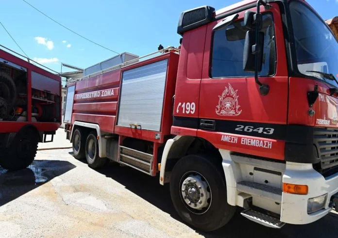Συναγερμός στην Περιφερειακή Υμηττού: Φωτιά σε τουριστικό λεωφορείο κοντά στα διόδια Κατεχάκη