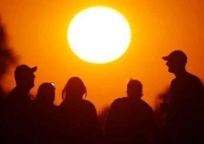 Πρωτοφανές κύμα ζέστης στην Ευρώπη: Ρεκόρ θερμοκρασίας, πνιγμοί και προειδοποιήσεις για κινδύνους