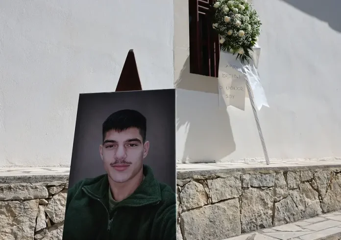 Συγκίνηση στην κηδεία του Νικήτα: Στην αγκαλιά της Παναγίας δεν θα κινδυνεύεις από κανέναν