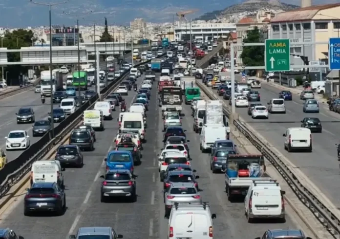 Κυκλοφοριακό χάος στον Κηφισό: Ακινητοποιημένα οχήματα και ουρές 12 χιλιομέτρων