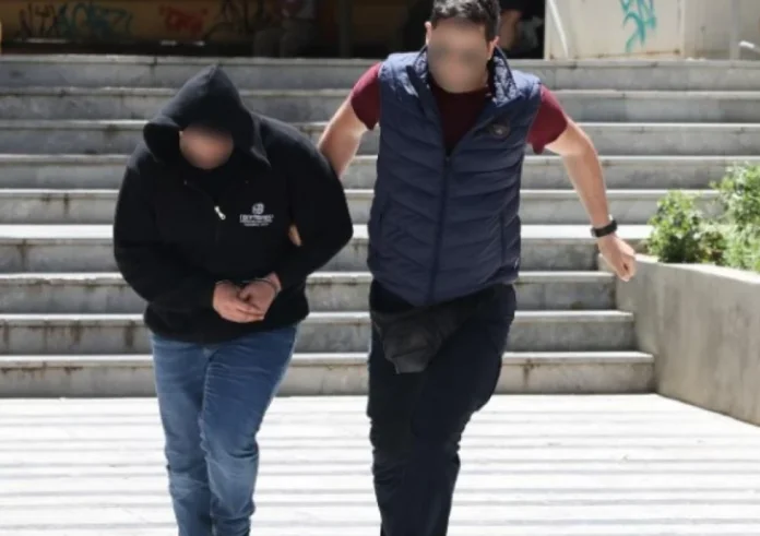 Θρίλερ στην Κρήτη: Προφυλακίστηκε ο 30χρονος για τον τραυματισμό της συζύγου του – Έπαιζε θέατρο, λέει η μητέρα