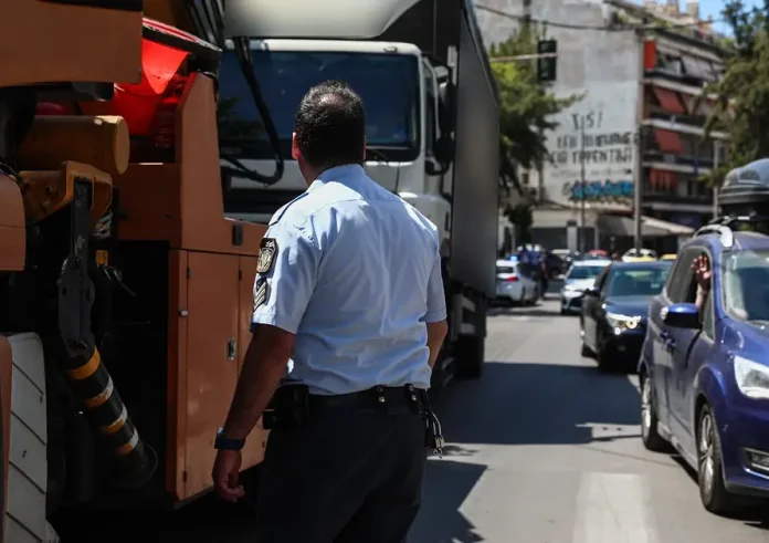 Θλίψη για τη γυναίκα που παρασύρθηκε στα Άνω Πατήσια: «Διέσχιζε τον δρόμο και άναψε το φανάρι»
