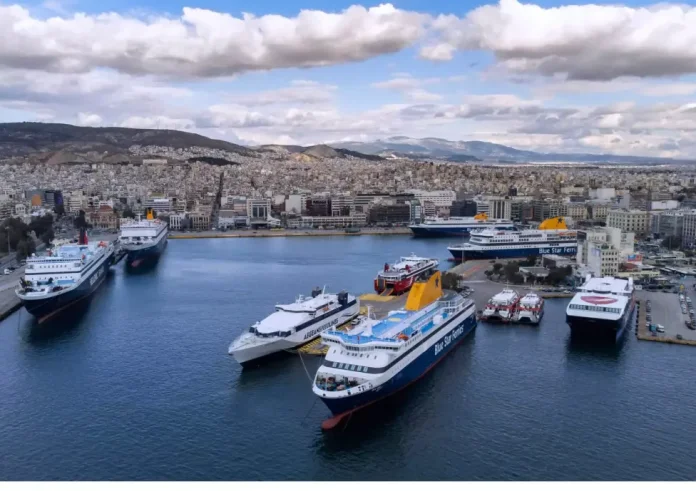 Μηχανική βλάβη στο Flying Cat 4 στο λιμάνι του Πειραιά – Ταλεπωρία για 436 επιβάτες