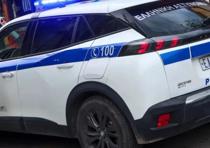 Σοβαρό τροχαίο στη Σαλαμίνα: Περιπολικό παρέσυρε 12χρονη έξω από σχολείο