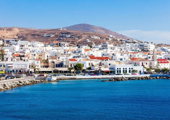 Μηχανική βλάβη στο Tera Jet 2 στην Τήνο: Ασφαλής επιστροφή στο λιμάνι για 319 επιβάτες