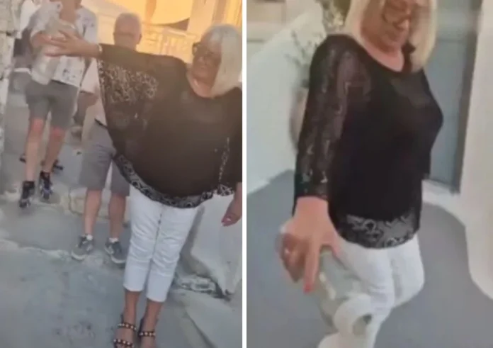 Υγειονομική κρίση στη Σαντορίνη: Τουρίστρια σκόρπισε τέφρα νεκρού στα σοκάκια