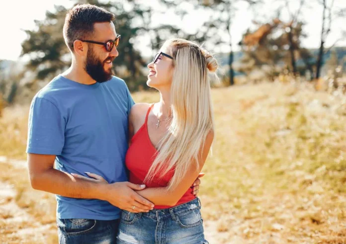 8 τρόποι να ενισχύσετε τη σύνδεση με το ταίρι σας: Μοιραστείτε συναισθήματα και δημιουργήστε αναμνήσεις