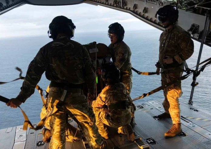 Επιχείρηση-αστραπή στον Νότιο Ατλαντικό: Αλεξιπτωτιστές της RAF για ύποπτο κρούσμα χανταϊού