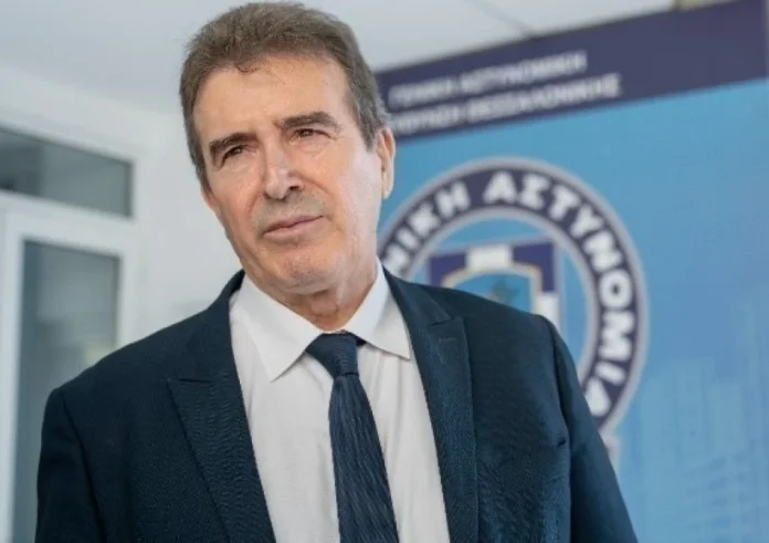 Σαρωτικές αλλαγές από τον Μ. Χρυσοχοΐδη: Τέλος τα πατίνια για ανήλικους, 'μπλόκο' στις γουρούνες και το σχέδιο 'κόμβος' για το κυκλοφοριακό