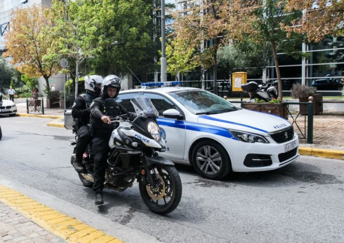 Εγκληματική οργάνωση κοκαΐνης στην Αθήνα: Συνελήφθη πρώην ποδοσφαιριστής του ΠΑΟΚ και αστυνομικοί