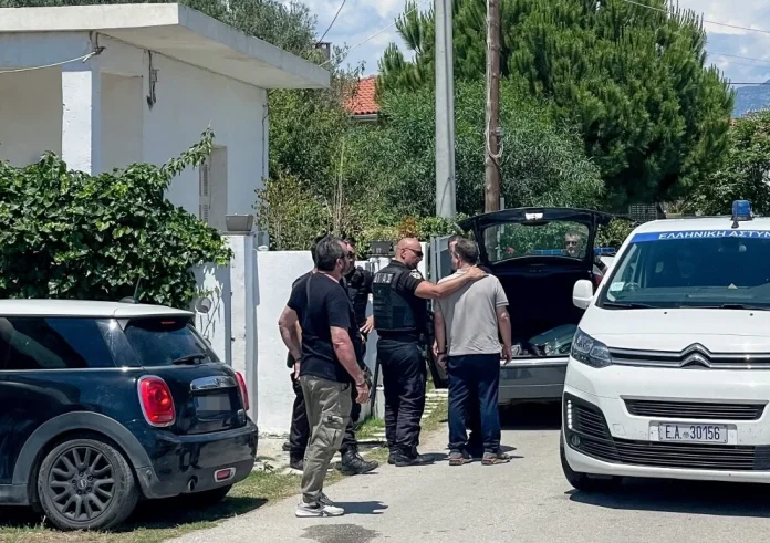 Θρίλερ με το διπλό φονικό στην Αιγιάλεια: Πυροβόλησε τον 26χρονο Dj στον ύπνο του. Oι αντιφάσεις