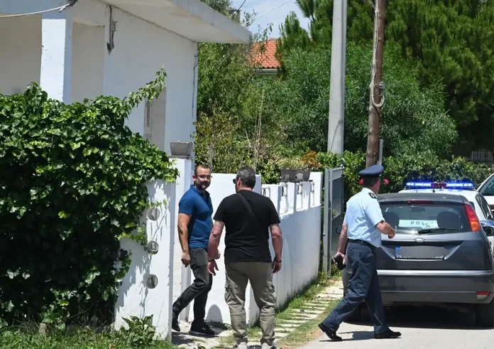 Διπλή δολοφονία στο Αίγιο: Φρικτό έγκλημα με περισσότερες από 20 μαχαιριές