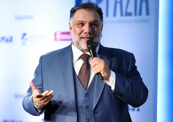 Γρηγόρης Αρναούτογλου: Εσπευσμένα στο νοσοκομείο με αφόρητους πόνου