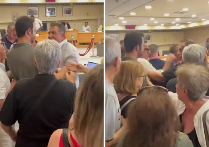 Άγριες σκηνές στο Δημοτικό Συμβούλιο Ηλιούπολης: Πιάστηκαν στα χέρια οι δημοτικοί σύμβουλοι