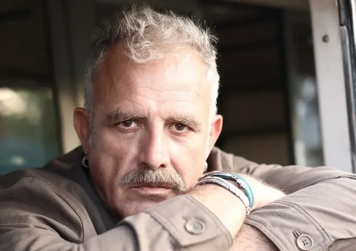 Μπλε Ώρες: Ένα συγκλονιστικό ερωτικό δράμα με μυστήριο και ανατροπές