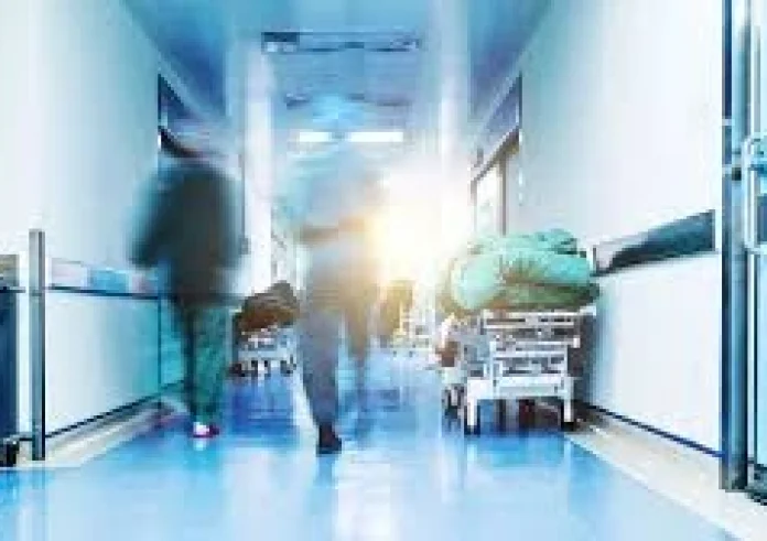 Τραγωδία στα Καλάβρυτα: 55χρονος πέθανε όταν πήγε τη γυναίκα του στο νοσοκομείο