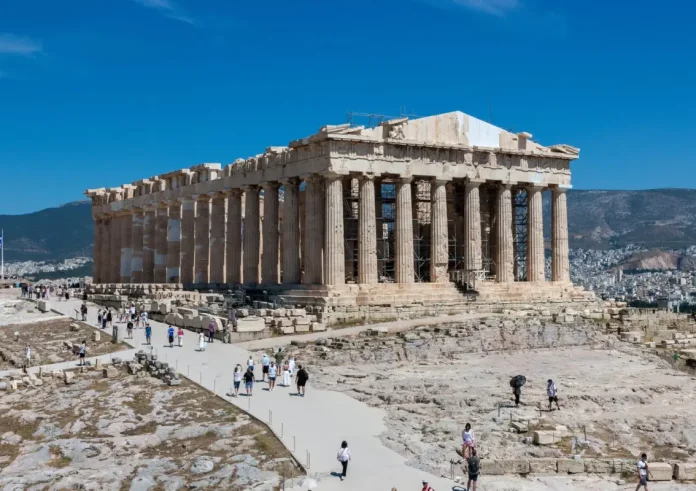 Παρθενώνας: Ολοκληρώθηκε η αποκατάσταση του δυτικού αετώματος μετά από 220 χρόνια