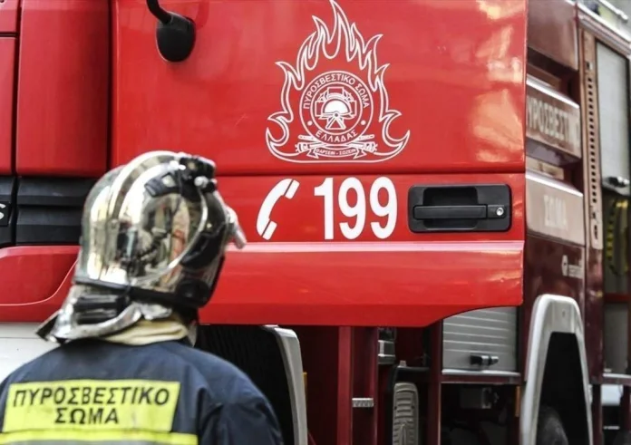 Συναγερμός στην Αγία Παρασκευή: Μεγάλη φωτιά σε γκαράζ με 10 οχήματα – Κάηκαν αυτοκίνητα ολοσχερώς