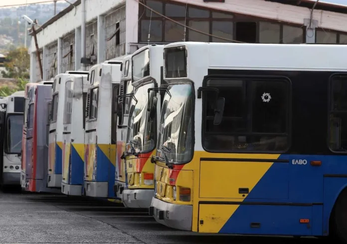 Θεσσαλονίκη: Σοκαριστικό βίντεο-ντοκουμέντο από τη στιγμή που λεωφορείο παρασύρει 24χρονη στο Ωραιόκαστρο