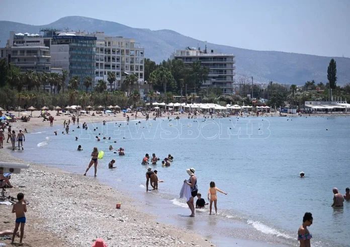Χαμός στις παραλίες της Αττικής - Βούλιαξαν τα νότια προάστια