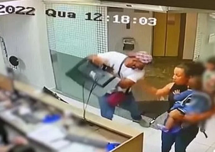 Απίστευτο: Τα έσπασε όλα σε οδοντιατρείο επειδή θεώρησε πως του έβαλαν τσιπ στο στόμα για να τον ακούνε