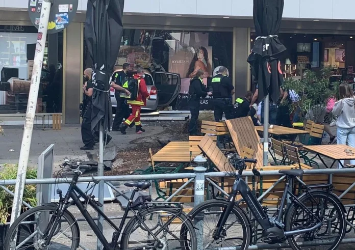 Τρόμος στο Βερολίνο, όχημα έπεσε πάνω σε πλήθος, αναφορές για νεκρό και πολλούς τραυματίες