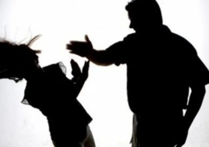 Χαλκίδα: Άγριος ξυλοδαρμός γυναίκας στην μέση του δρόμου