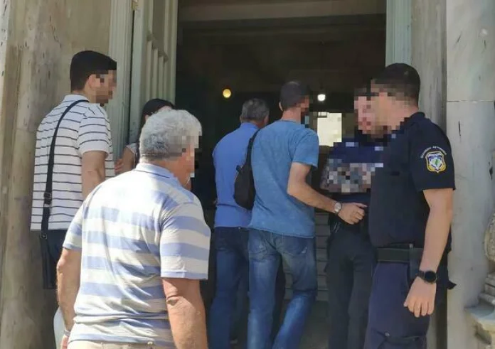 Κρήτη: Ανατριχίλα από την κατάθεση του 14χρονου – Εκτός από τον πατριό μου με βίασαν άλλοι δύο άνδρες