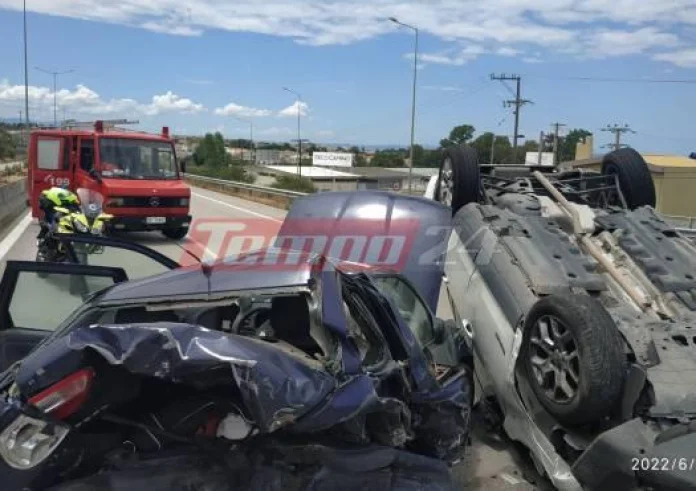 Τροχαίο με δύο τραυματίες στην Πάτρα – Αυτοκίνητο καρφώθηκε πάνω σε άλλο και ανατράπηκε