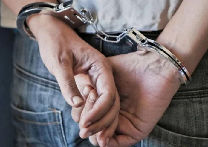 Αιγάλεω: Σεσημασμένος για κατοχή ναρκωτικών ο οδηγός που εισέβαλε στο εμπορικό κέντρο