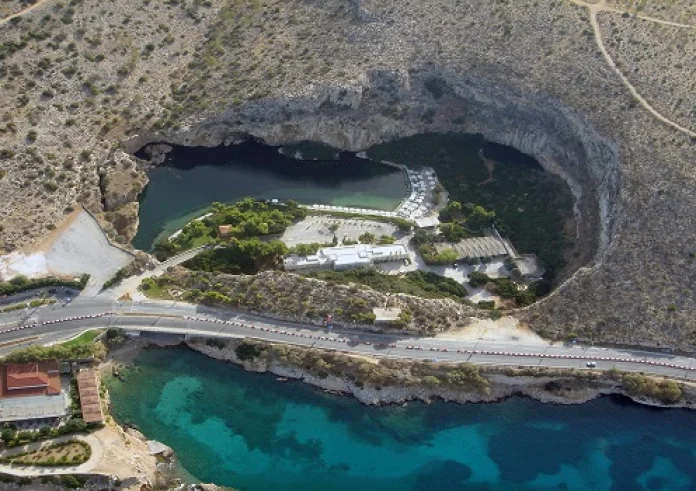 Γιατί το 1983 μαζεύτηκαν 70.000 άνθρωποι στην πλαζ της Βουλιαγμένης
