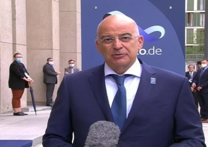 Δένδιας: Η Τουρκία απειλεί την Ελλάδα με πόλεμο για τα 12 ναυτικά μίλια