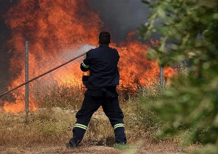 Αχαΐα: Φωτιά στη Λακκόπετρα – Μεγάλη κινητοποίηση της Πυροσβεστικής