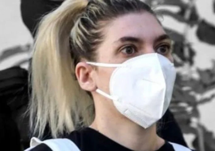 Ρούλα Πισπιρίγκου: Το twitter σχολιάζει το άδειο, ψυχρό και απόκοσμο βλέμμα της