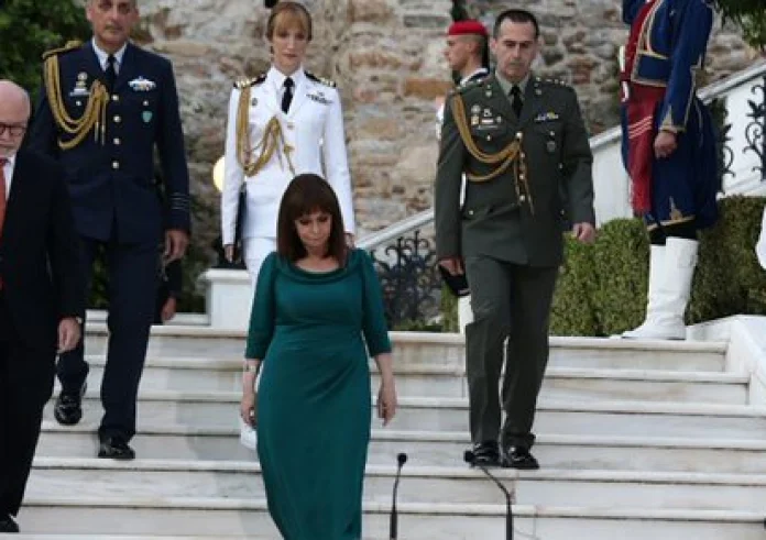 Προεδρικό Μέγαρο: «Καρφιά» της Ζωής Κωνσταντοπούλου και αντιδράσεις στο Twitter για εκδήλωση εν μέσω φωτιάς