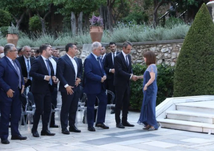 Δεξίωση στο προεδρικό μέγαρο: Τα πολιτικά πηδαδάκια, οι καλεσμένοι και τα πειράγματα