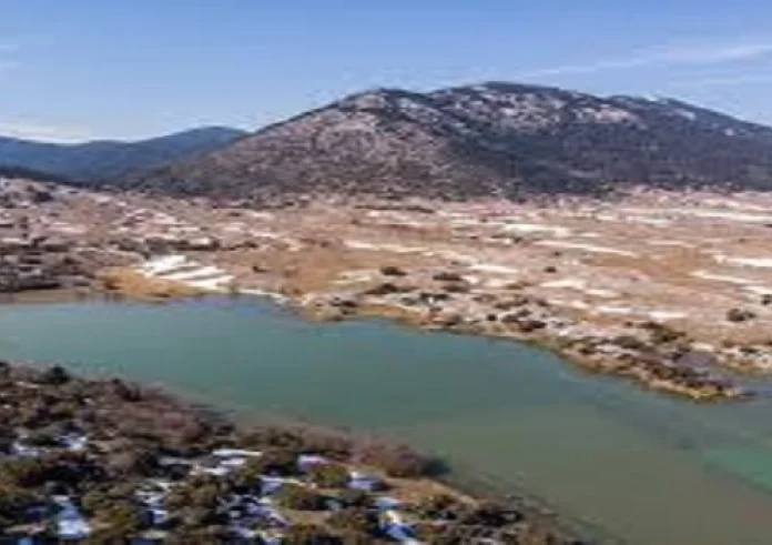 Η λίμνη στην Ελλάδα που εμφανίζεται και εξαφανίζεται