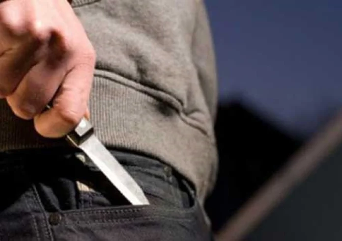 Τραγωδία στα Καλύβια: 16χρονος σκότωσε με μαχαιριές τον πατέρα του