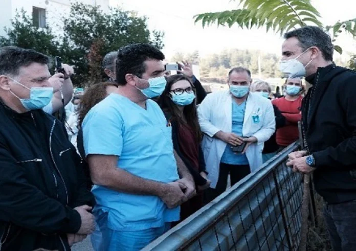 Μητσοτάκης από Βέροια: Οι υγειονομικοί θα εμβολιαστούν πρώτοι, θα δώσουν το καλό παράδειγμα