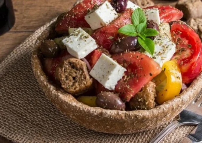 Ανοιξιάτικη σαλάτα παντσανέλα