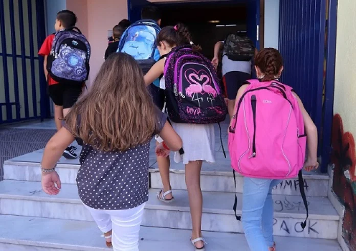 Πώς θα «αποβληθεί» η βία από τα σχολεία – Όλες οι αλλαγές για κινητά και απουσίες