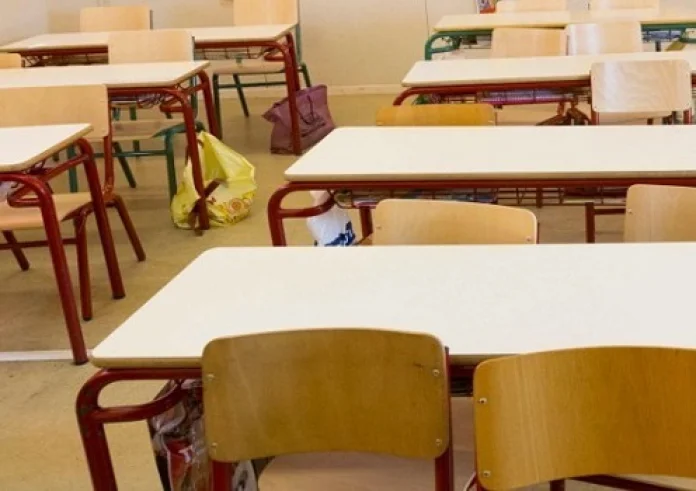 Άνοιξαν τα σχολεία: Με ποια μέτρα ανοίγουν; Χωρίς κενά εκπαιδευτικών και με θέρμανση;