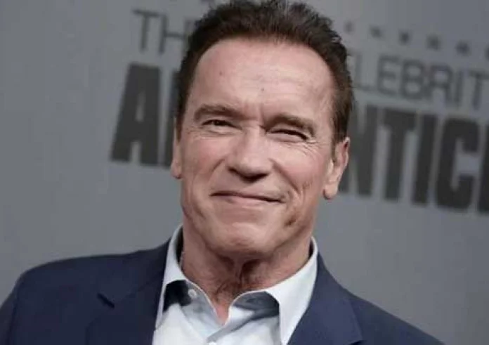 O Schwarzenegger επιβεβαίωσε τη συμμετοχή του Eddie Murphy στο σίκουελ του Twins