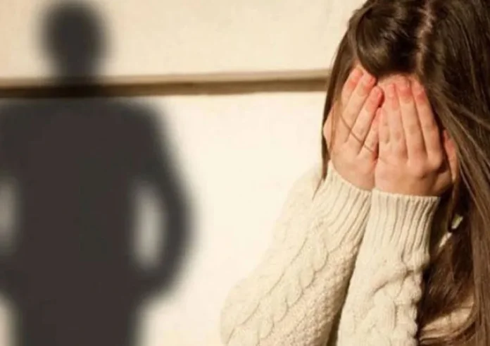 Θεσσαλονίκη: 18χρονος βίασε 14χρονη, το κατέγραψε σε βίντεο και το έστειλε σε φίλο του