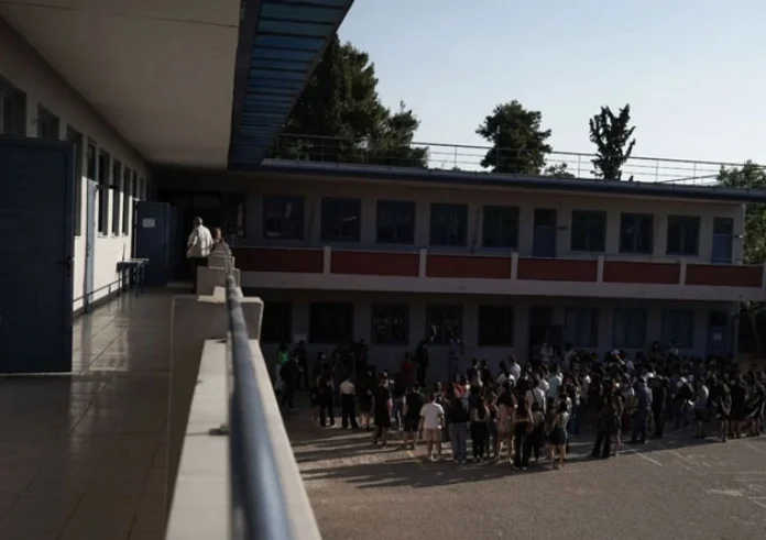 Άνω Λιόσια: Επιδειξίας επιτέθηκε σε ανήλικα κορίτσια μπροστά σε σχολείο και έσπειρε τον τρόμο