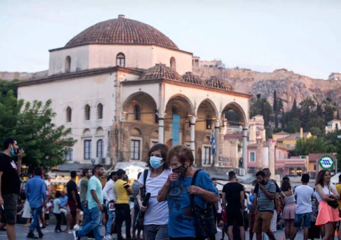 Κορονοϊός: Ιούλιο Αύγουστο και Νοέμβριο προβλέπουν οι ειδικοί για τα κύματα που προκαλούν οι νέες μεταλλάξεις