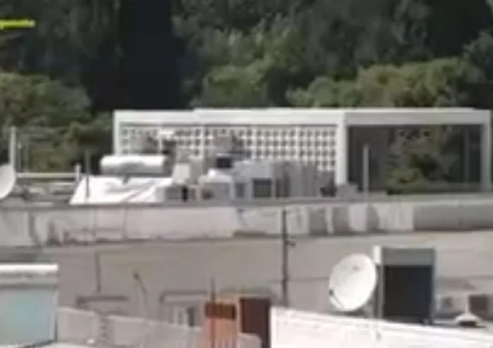 Αυθαίρετο ξεφύτρωσε δίπλα στο Προεδρικό Μέγαρο & στο Μέγαρο Μαξίμου